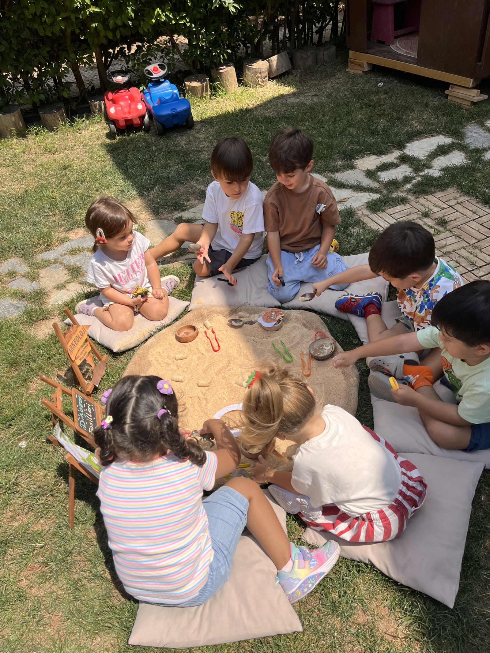 Bahçeşehir Anaokulu Hakkımızda sayfasında Nova’da öğretmen eşliğinde oyun ve günlük yaşam